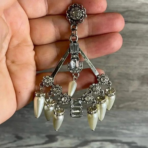Fashion Jewelry Rhinestone Pearl Dangle Statement Earrings - Picture 8 of 11